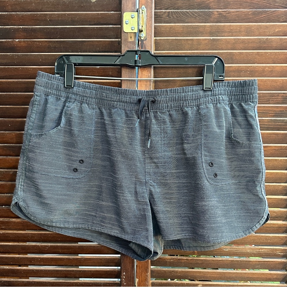 United By Blue Grey Striped Exercise Shorts, size XL
